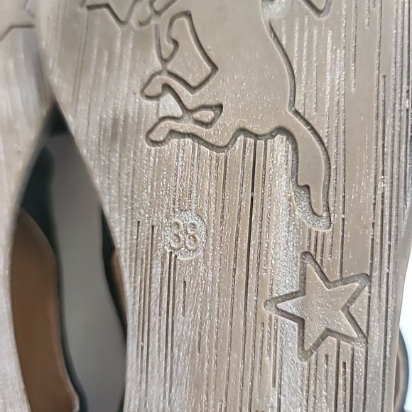 Mustang Women's Sandals Size 7 Closed Heel Black Flats with Buckle Closure - Picture 8 of 8